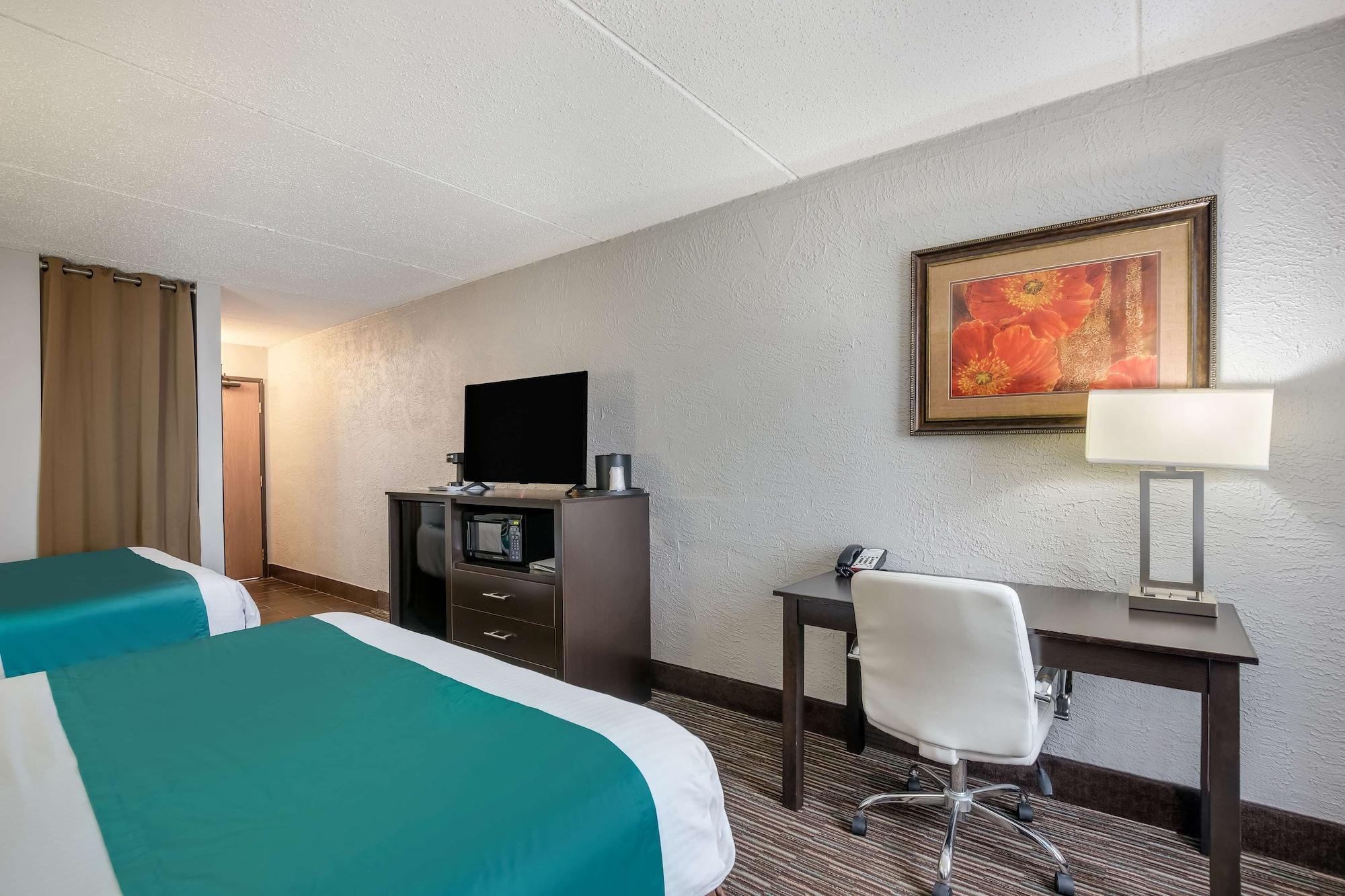 Best Western Waukesha Grand Pewaukee Exterior foto